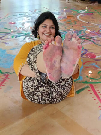 Nilofar Haja (she/her) offers Expressive Arts Workshops, sound meditation and Tibetan sound healing, creative writing retreats and creative exploration workshops for individuals, pairs, groups, and teams, online and in-person.