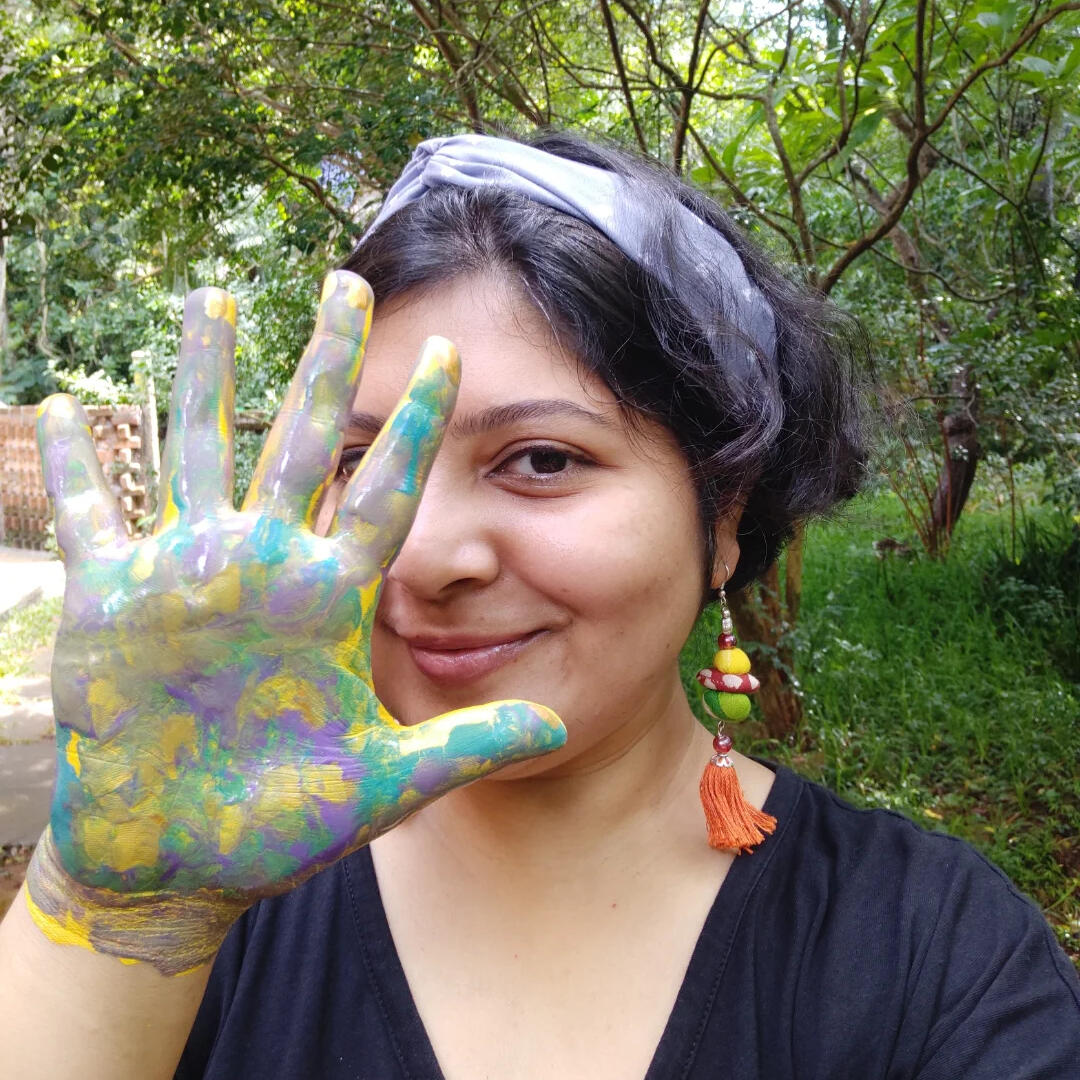 Nilofar Haja (she/her) is an Intermodal Expressive Arts practitioner based in India, certified from Swahansa, Auroville, in cooperation with the European Graduate School, Switzerland, In her workshops, you will learn how to navigate conflicts, challenges a
